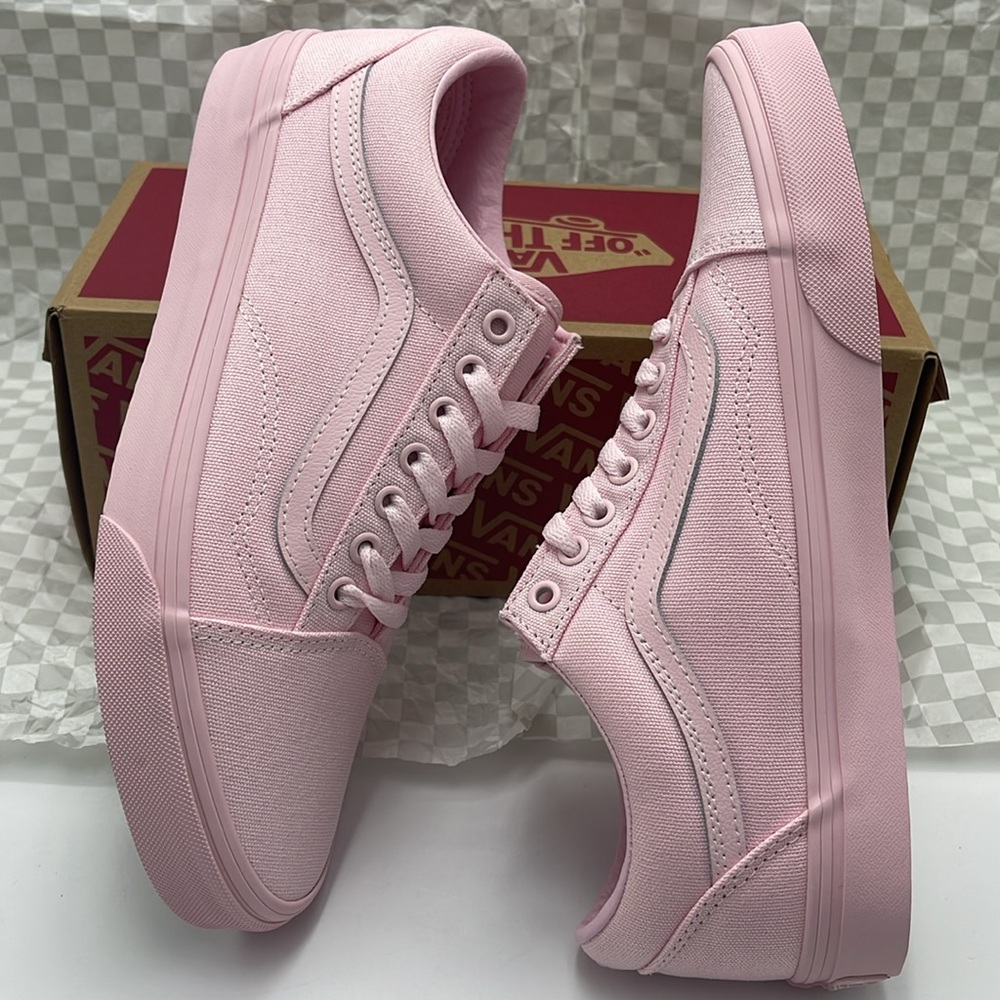 Vans Women’s Pink Sneakers Classic Design Old Skool
Pastel Mono Pink
VN000CT8PNK - Picture 12 of 16